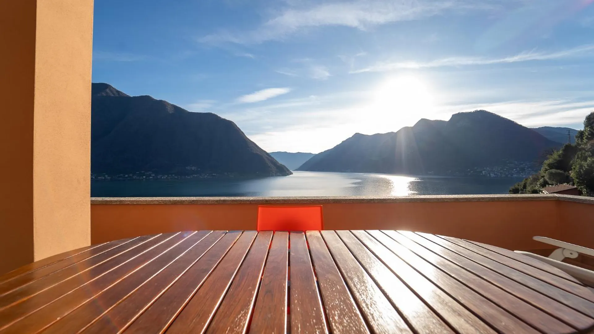 Splendida Casa Con Terrazza Vista Lago E 2 Garage Colonno Italy