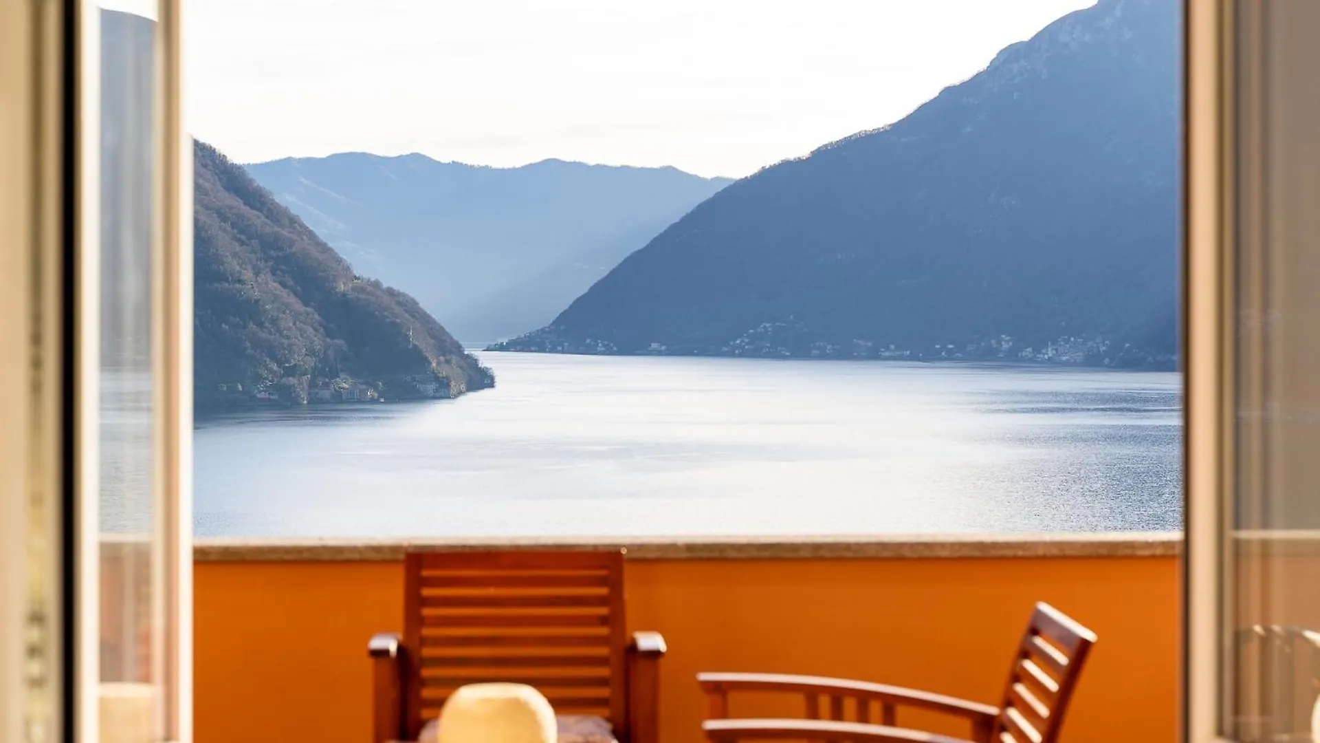 Splendida Casa Con Terrazza Vista Lago E 2 Garage Colonno 0*,  Italy