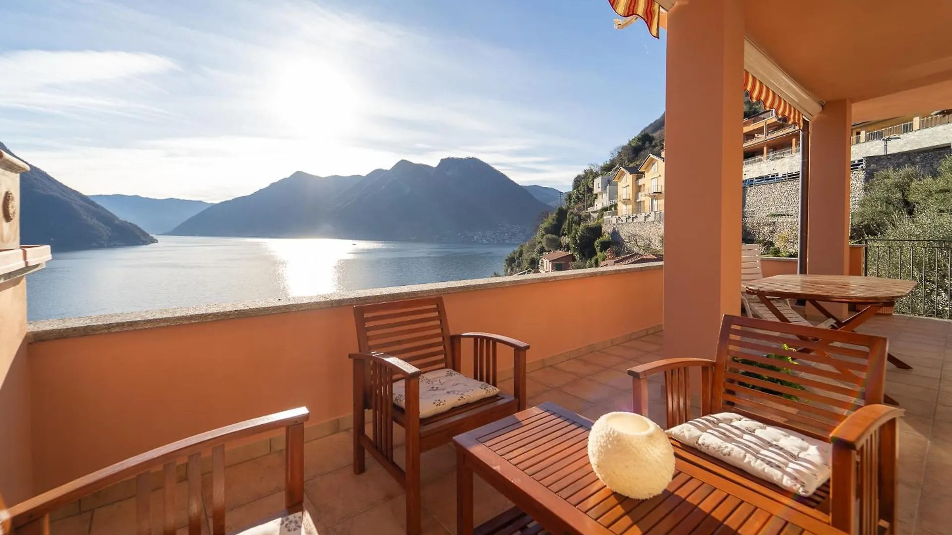 Apartment Splendida Casa Con Terrazza Vista Lago E 2 Garage Colonno Italy