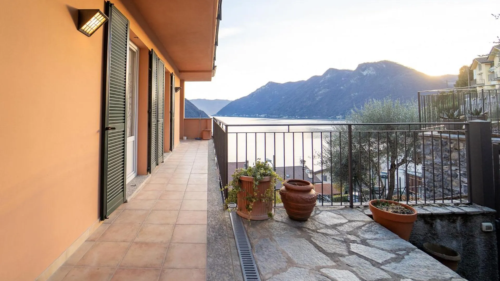 Splendida Casa Con Terrazza Vista Lago E 2 Garage Colonno