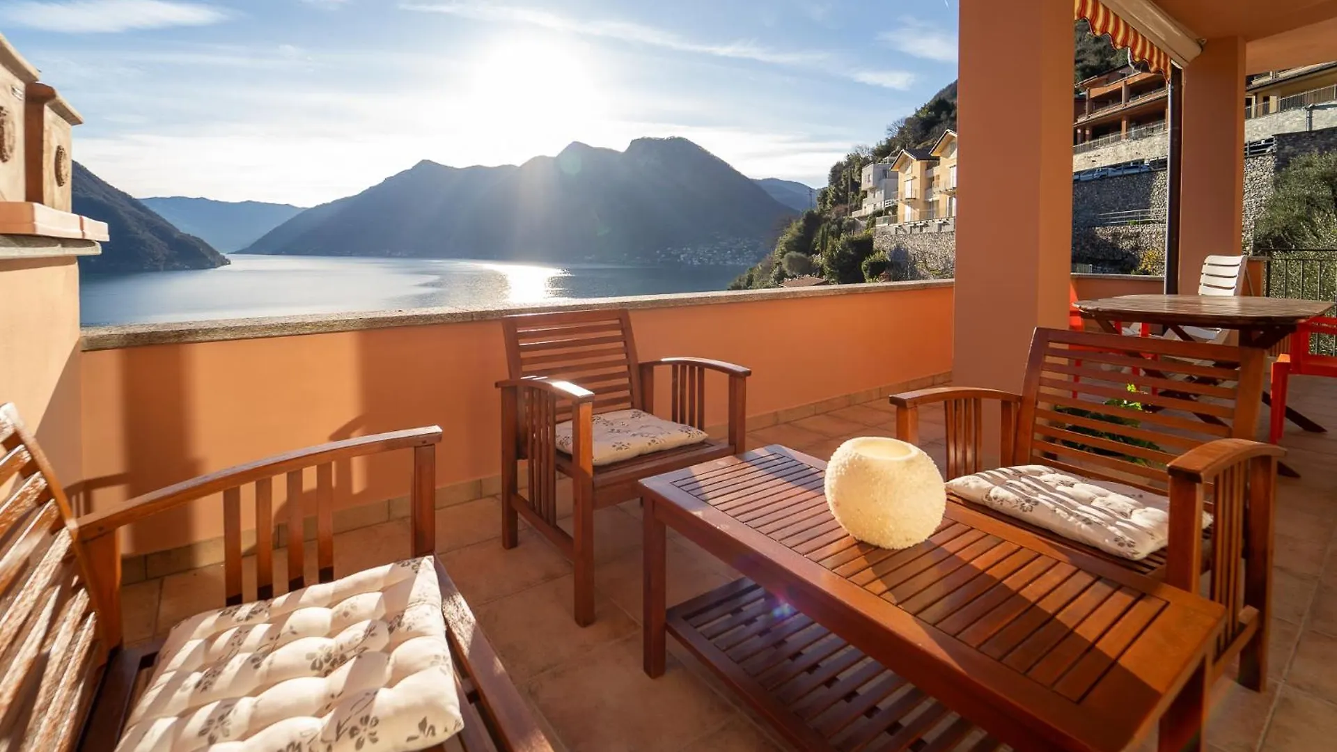 Splendida Casa Con Terrazza Vista Lago E 2 Garage Colonno 0*,  Italy